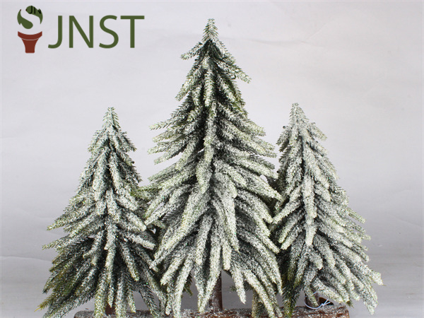 Petit arbre de Noël pour Noël avec base en bois