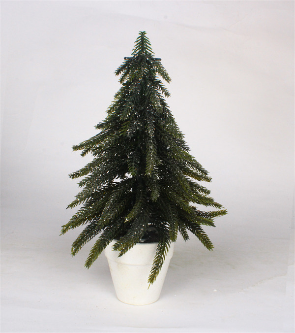 Petites décorations de Noël en pot blanc