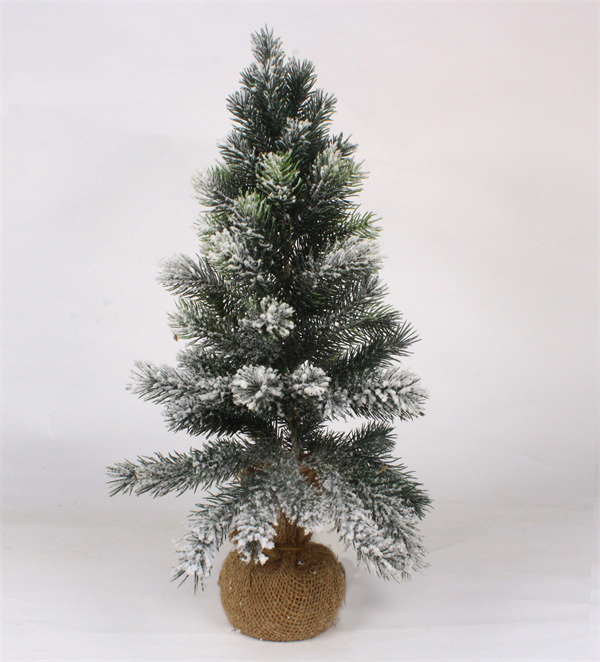 Small Christmas Decorations for Miniature Scenes.jpg